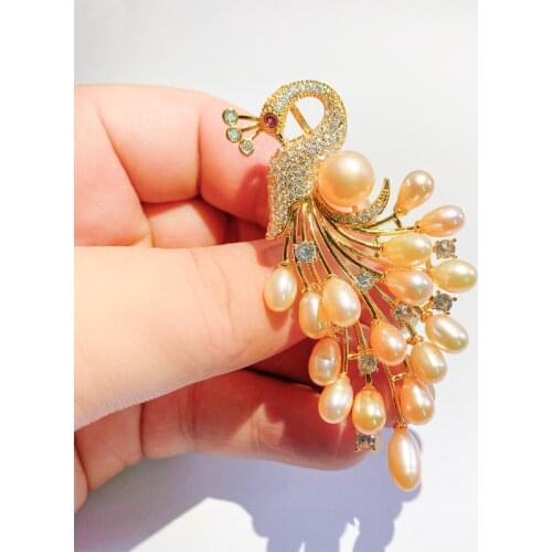 Korean New Peacock Brooches for Women Elegant Natural Freshwater Pearl Brooch Animals Badge Pin Gorgeous Corsage Wedding Jewelry