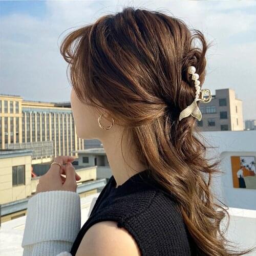 Fish Tail Shape Hair Claw Fashion Temperament Female Pearl Barrette Girls Metal Hairpin Crab Claw Clip Hair Accessory For Women