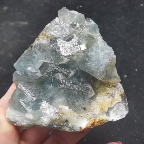 96.3 natural green blue fluorite and quartz crystal mineral healing energy ring vein teaching stone home decoration