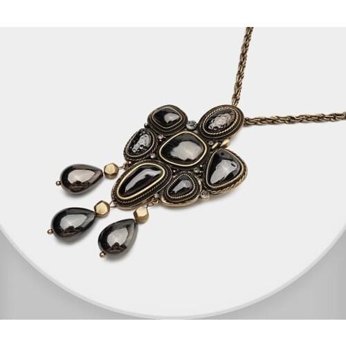 Amorita boutique Black pendant necklaces