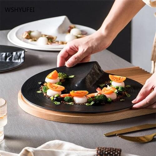 Creative and exquisite black and white western-style steak plate, flat-panel hotel restaurant artistic concept special plate