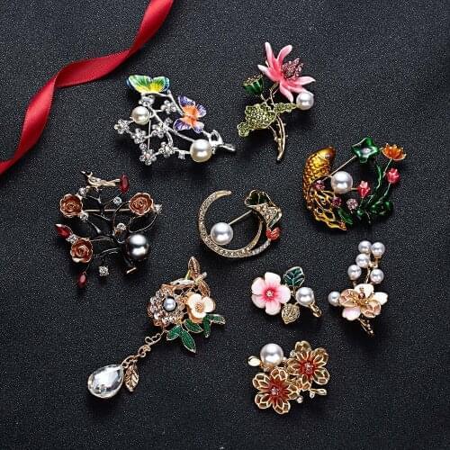 Hot Sale Crystal Flower Brooches For Women New Retro Fashion Brooches Clothes Pins Cute Jewelry For Women Wholesale