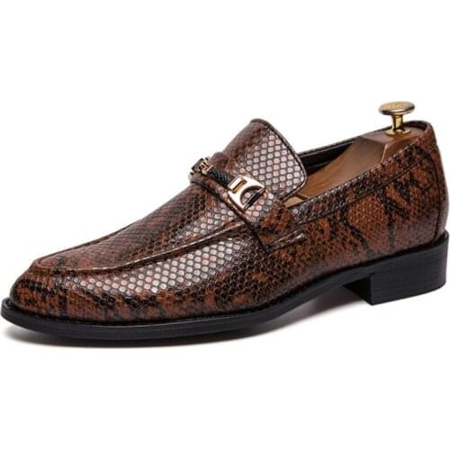 Snake Pattern Men Leather Shoes Thick-soled Loafers 2021 Fashion Wedding Banquet Pointed Leather Shoes Non-slip Soles Men