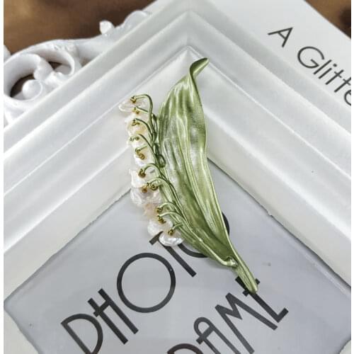 Qingdao ornaments European and American plant flowers lacquer Valley Lily corsage shaped pearl leaf shell female Brooch