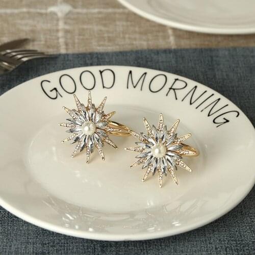 12PCS creative metal flower pearl towel ring table top decoration for various festive gatherings and western food occasions