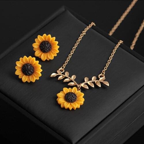 5 pieces / set delicate fashion sunflower pendant necklace earrings ring Bracelet creative jewelry Imitation pearl Harajuku