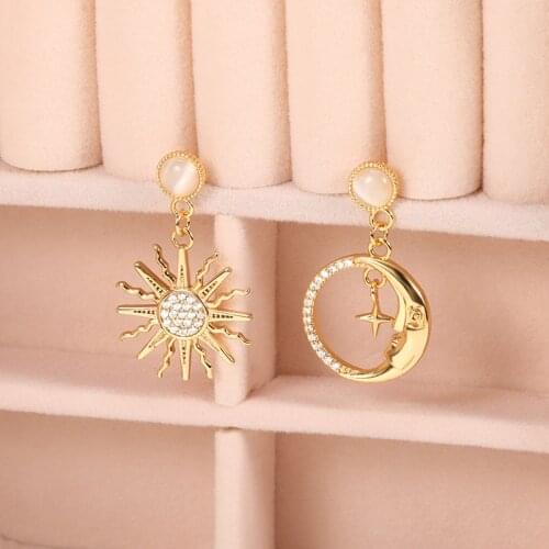 V Attract Stud Earrings