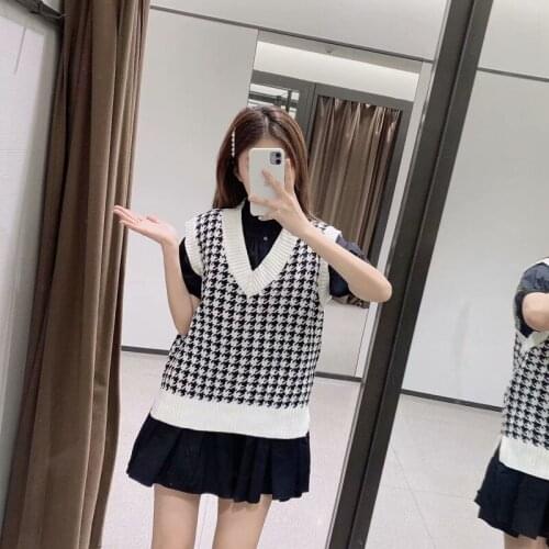 XinHuaEase V Neck Waistcoat Houndstooth Knitted Fall Sweaters Vest Women Korean Vintage Sleeveless Loose Y2k Top Black and White