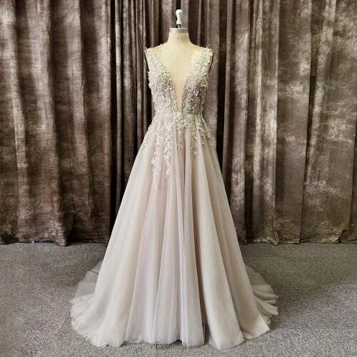 2020 Plunge V Neck Backless Beaded Appliques Full Length Girls Party Dancing Prom Dress Long Gown