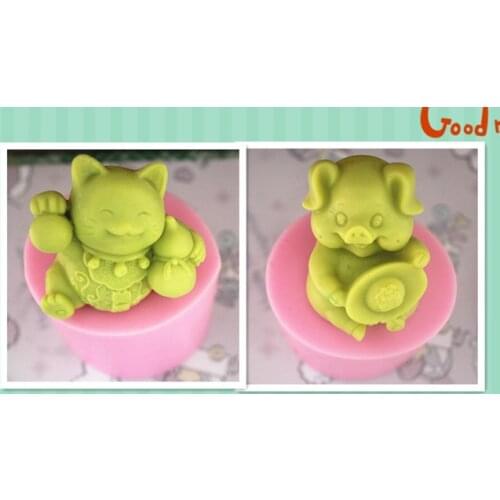 C172 / handmade soap mold/silicone mold/soap/candle modes Happy lucky pig and the cat of a couple