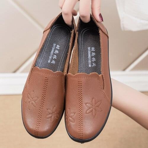 Women Flat Shoes High Quality Comfortable Leather Loafers Summer Luxury Brand Shoes Women Spring Soft Sole Moccasins Shoes
