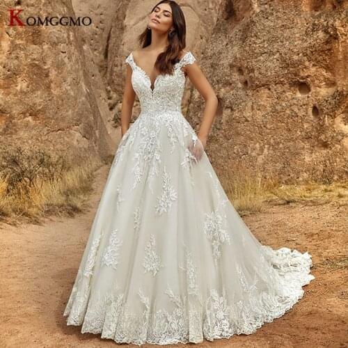 Sweetheart Neck Cap Sleeve Bridal Ball Gown Luxury Cathedral Train Embroidery Appliques Tulle Button Wedding Dress for Women