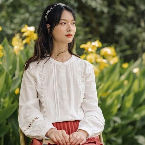 INMAN Spring Autumn Literature and Art Sweet Round Neck Bubble Sleeve Stitching Hollow-out Lace Long Sleeve Blouse