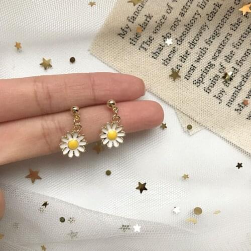 Korean Style Fresh Small Daisy Flower Earrings Simple Student Temperament Jewelry Earrings For Women Girl Birthday Gifts