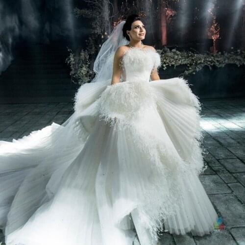 Luxury Feathers Dream Wedding Dresses Strapless Pleated Tulle Bridal Dubai Wedding Gowns Arabic Style Plus Size Ruffles
