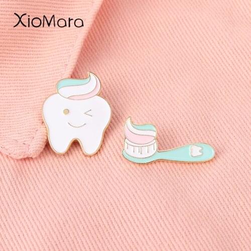 Tooth and Toothbrush Enamel Pins Wink Smile Tooth Brooches Dentist Badges Clothes Decoration Accessories Gift for Dentist