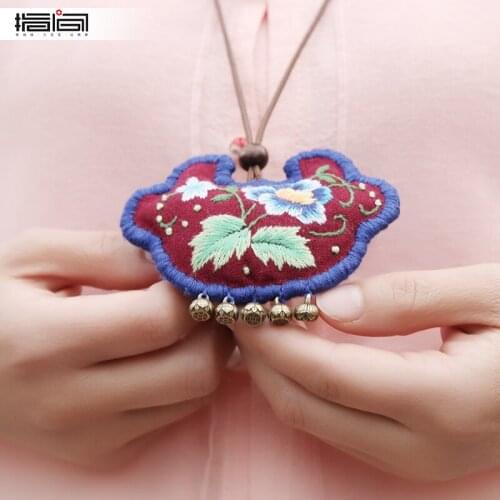Free shipping gift for embroidery embroidery hoop filled cotton pendant Chinese style traditional sachet car pendant embroidery