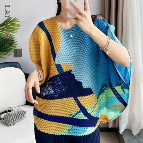 LANMREM Loose Large Round Neck T-shirt Design Sense Elastic Top Casual Pleated Womens Summer 2021 New Arrival 2K1361