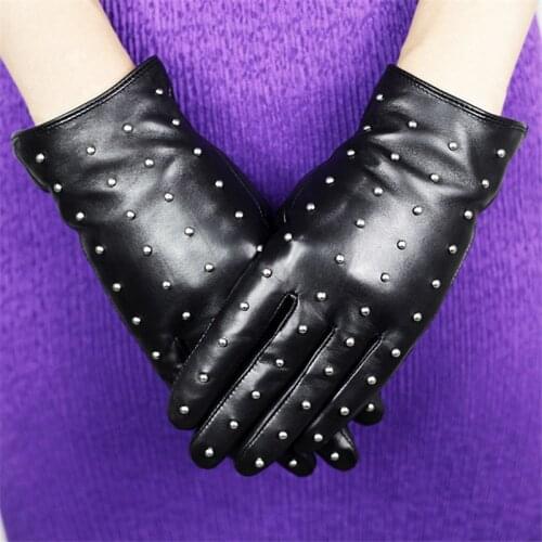 Genuine Leather Gloves Female Fashion Rivet Winter Warm Plus Velvet Thicken Classic Black Sheepskin Woman Gloves DQ205