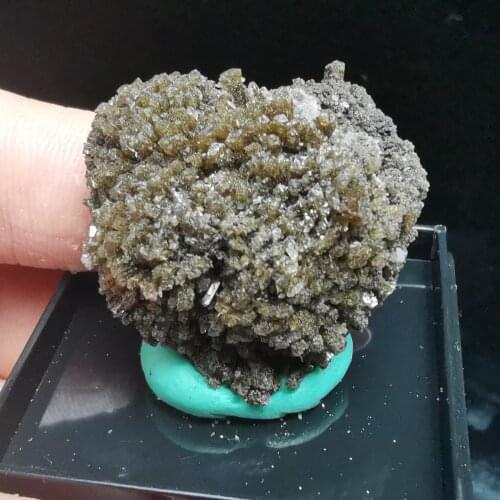 Natural high quality aluminum fluoride anhydrite and Fluorite Crystal crystal healing energy stone decorative QUARTZ GEM (box)