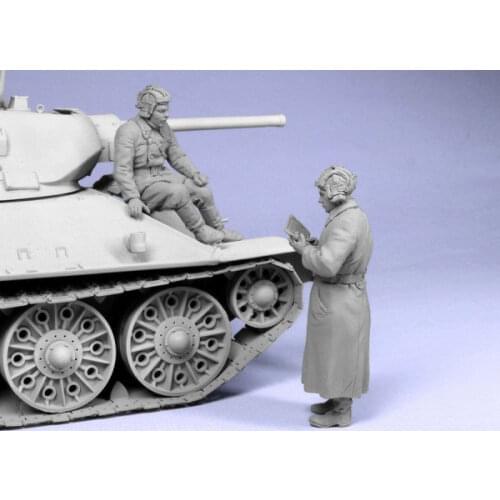 1/35 officers in winter include 2 (NO TANK ) Resin figure Model kits Miniature gk Unassembly Unpainted