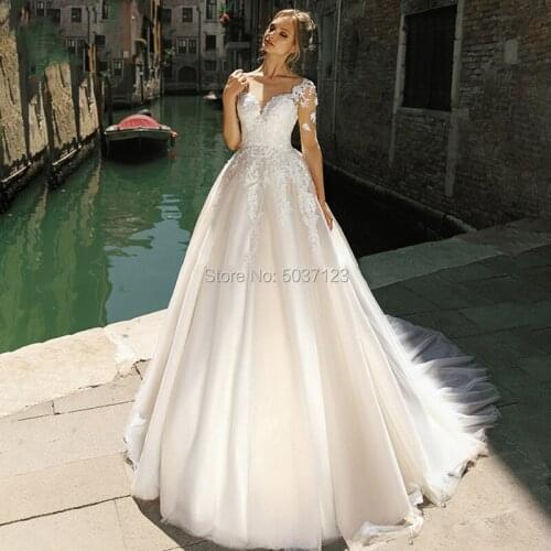 Long Sleeves Wedding Dresses A Line Scoop Lace Appliques Court Train Bridal Wedding Gown Vestido De Novias Longo Marriage