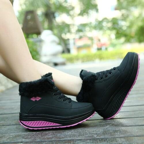 Light Hiking Snow Boots Womens Casual Ankle Boots Winter Warm Plush Short Boot Female Med Heel Leather Shake Shoes Waterproof