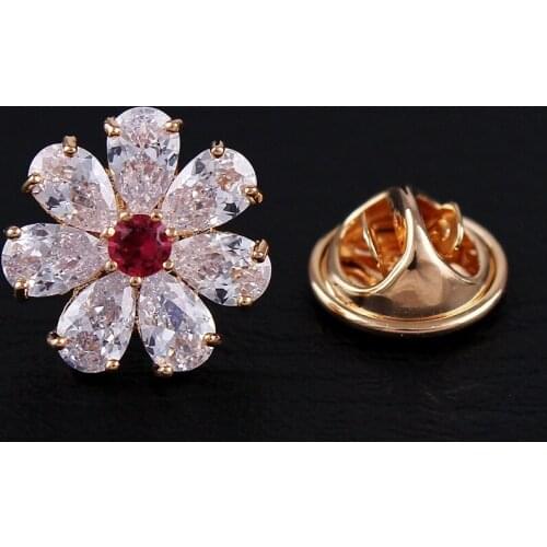 Fashion Exquisite Gold Plated Crystal Flower Brooch Pin for Cocktail Party Women Men Collar Pin Banquet Party Jewelry Gifts