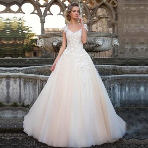 Light Champagne A Line V Neck Wedding Dress Appliques Lace Bridal Gowns Cap Sleeve Vestido De Noiva Back Button Custom Made