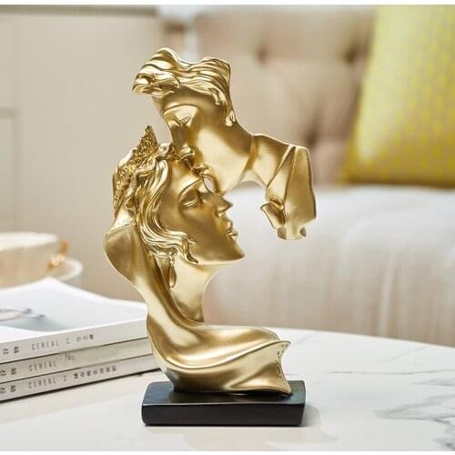 Europe Style Resin Abstract Sculpture Home Decoration Accessories Modern Husband And Wife Statues Living Room Decor Wedding Gift