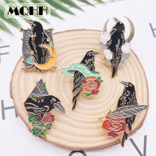 Creative Punk Animal Crow Pin Black Crescent Flower Ribbon Rose Bird Bird Enamel Brooch Creative Alloy Badge Woman Jewelry Gift