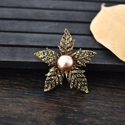 New Womens Fashion Retro Brooch Autumn Wind Leaves Pearl Brooch Crystal Embellishment Clothing Accessories Jewelry