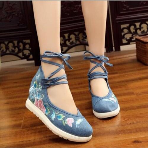 2018 New High End Floral Embroidered Women Canvas Flat Platforms Mid Top Ankle Strap Chinese Style Ladies Casual Denim Shoes
