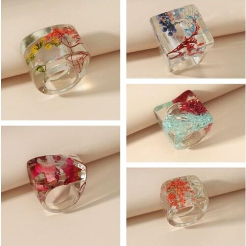 New Luxury Transparent Acrylic Dried Flowers Resin Big Ring For Women Exaggeration Beautiful Rose Flower Plant Ring Jewelry Gift