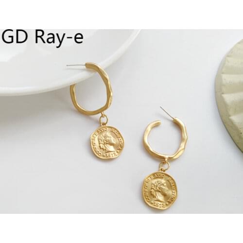 New Fashion Vintage Chic Porait Matt Gold Mini Hoop Coin Dangle Earrings Simple Pearl Asymmetric Women Stud Earrings817