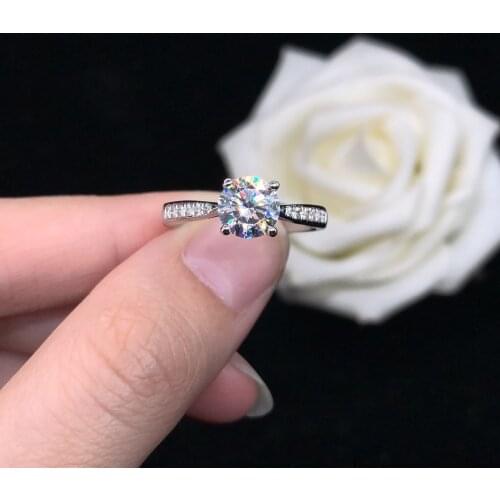 Gorgeous 1Ct 6.5mm D VVS1 Moissanite Diamond Engagement Ring Solid 18K White Gold Jewelry for Women AU750 Wedding Ring R151