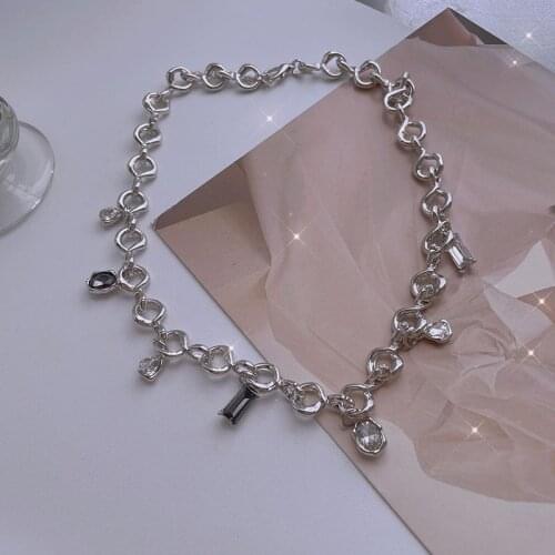 Vintage Short Crystal Pendant Choker Necklaces for Women Zinc Alloy Clavicle Chain Necklace Punk Metal Geometric Y2K Necklace