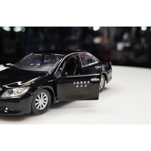 1:64 2011 TOYOTA CAMRY 11 Alloy model Vintage car Metal toys for childen kids diecast gift