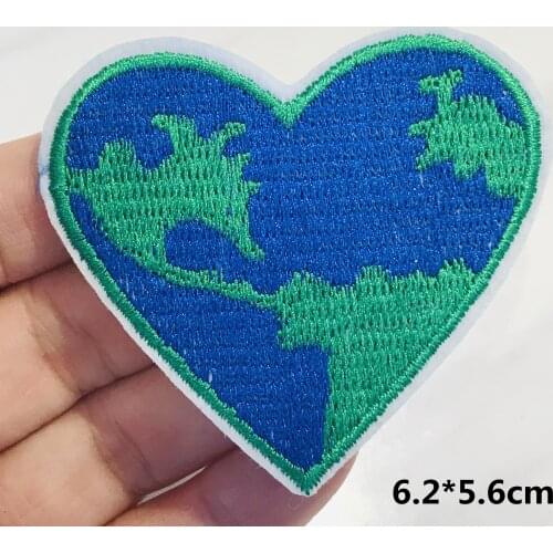 New 1Pcs Heart shaped earth Embroidery Patches for T-shirt Iron on Stripes Appliques Clothes Stickers Clothing Badges