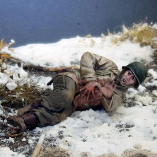 Unpainted Soldier Injured GK Resin Figure 1/35 Scale Model Kit Resin Colorless Self-Assembled Toy No.131