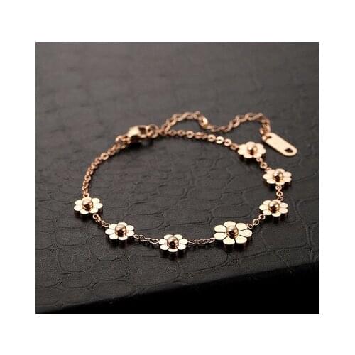 Fashion Sweet White Daisy Bracelet Necklace Personality Pearl Metal Minimalist Chrysanthemum Bracelet Ladies Jewelry Gift
