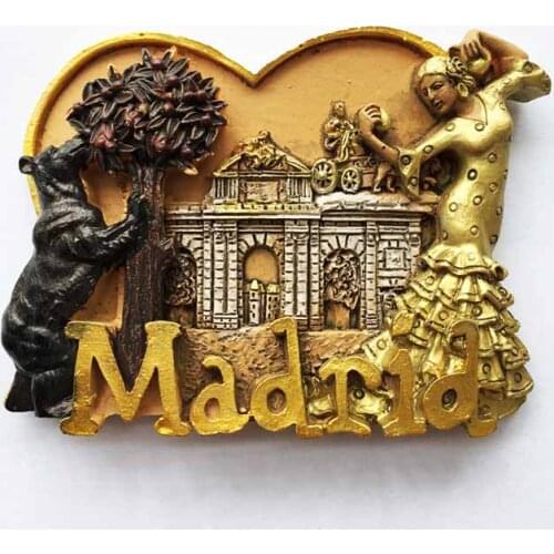 QIQIPP Madrid City Standard Bear Strawberry Tree Tourist Souvenir Magnetic Fridge Magnet Spanish Handicraft Gifts