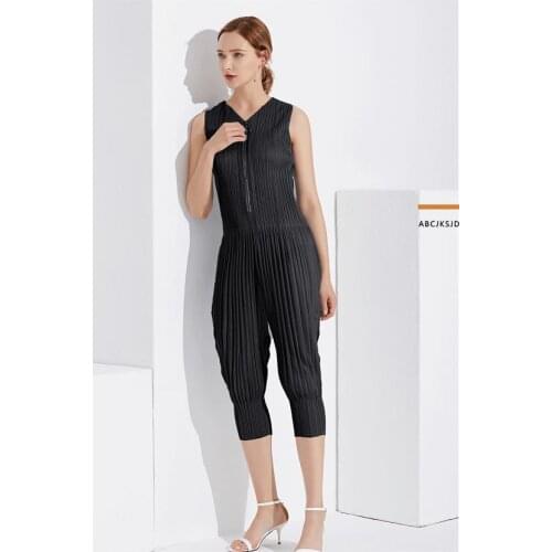 Lightweight and Comfortable V-neck Zipper New Wide Pleated Straps Jumpsuit Tianfei