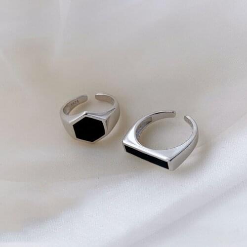 New Simple Goth Design Black Resin Geometric Opening Silver Color Finger Ring For Women Fashion Jewely Gift