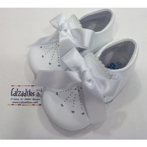 White patent-finished skin Badanas, of Index Patucos