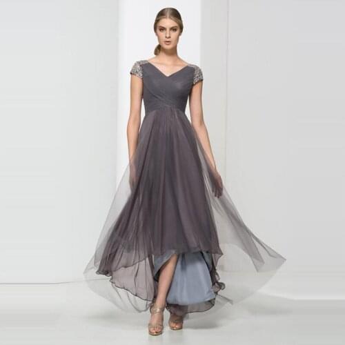 Charming 2020 Navy Lace Applique Latest Mother of the Bride Dresses Bateau Neck Back Out Wedding Party Gowns Short Sleeves