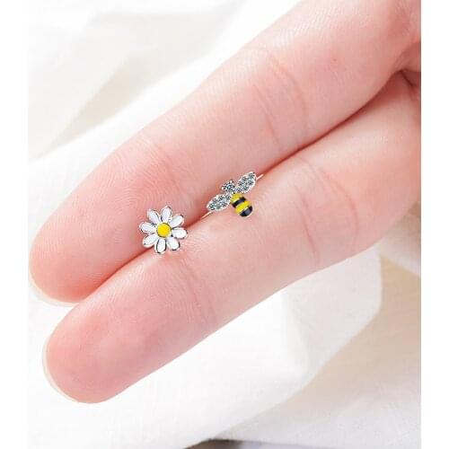 Todorova Lovely Asymmetric Bee Sun Flower Zircon Crystal Earrings for Women Girl Korean Style Earrings boucle d'oreille