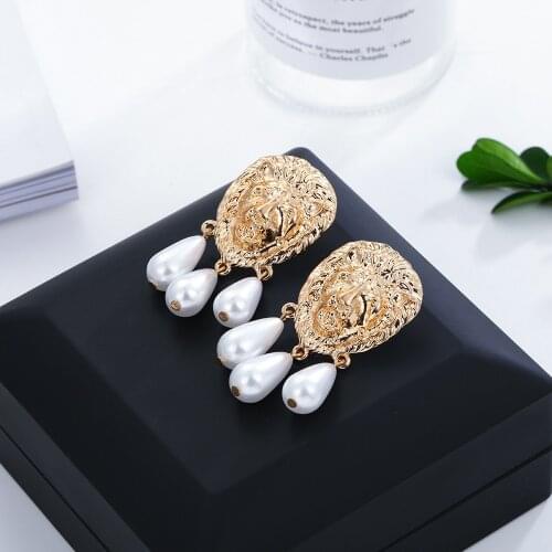 2020 Fashion Exaggerated Lady Lion Head Shape With Pendant Alloy Earrings Simple Imitation Pearl Pendant Earrings