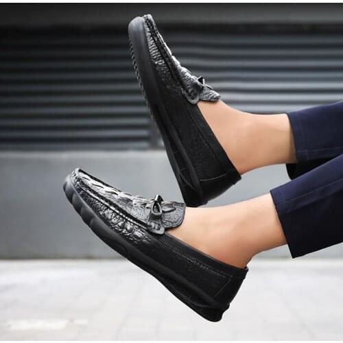 New fashion Men Flats Light Breathable Men Casual Shoes Summer Genuine Leather Men Loafers Slip On Mens Flats Driving Shoes