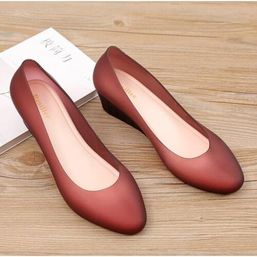 Simple Pure Color Elegant Slope Heel Ladies Sandals 2021 New Summer Plastic Non-Slip Waterproof Shoes Transparent Jelly Shoes